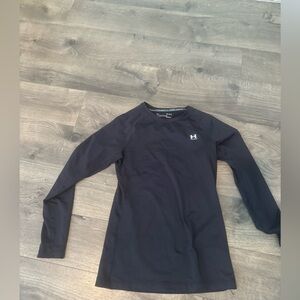 Medium under armor, black insulated long sleeve